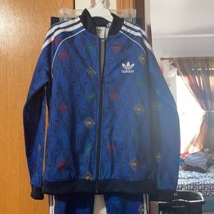 Adidas track suit,boys,fits 8-9 yes.old